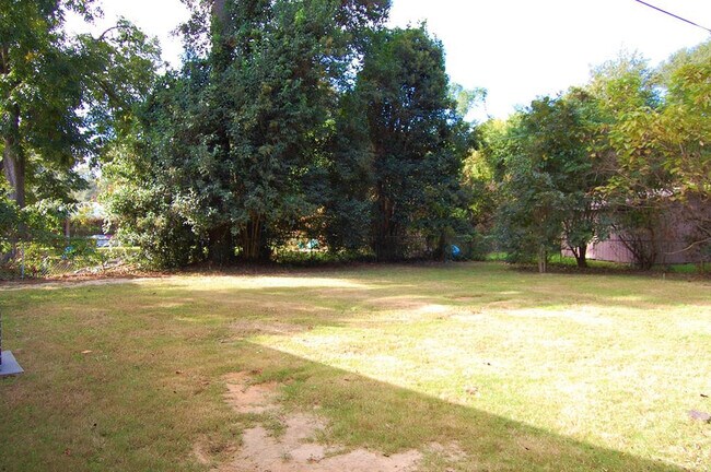 Building Photo - 111 Smallridge St