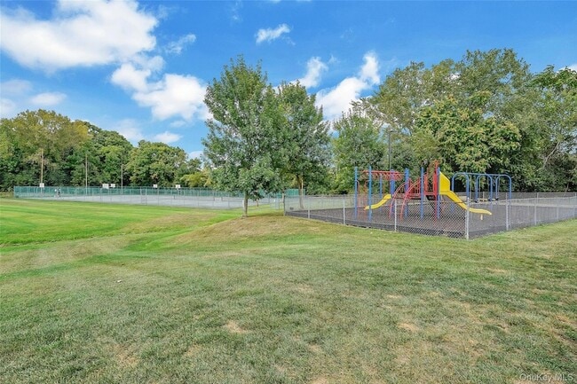 Building Photo - 2722 Whispering Hills Dr