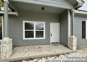 Building Photo - 913 E Seidemann St