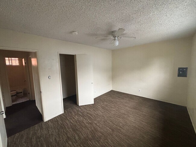 Building Photo - 229 E 89th St