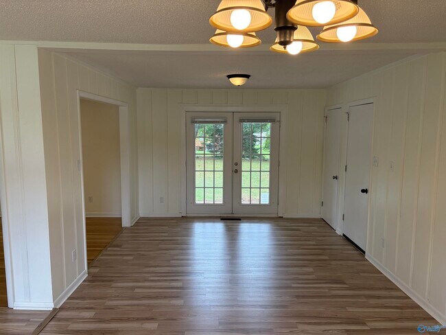 Building Photo - 8009 Whitesburg Dr