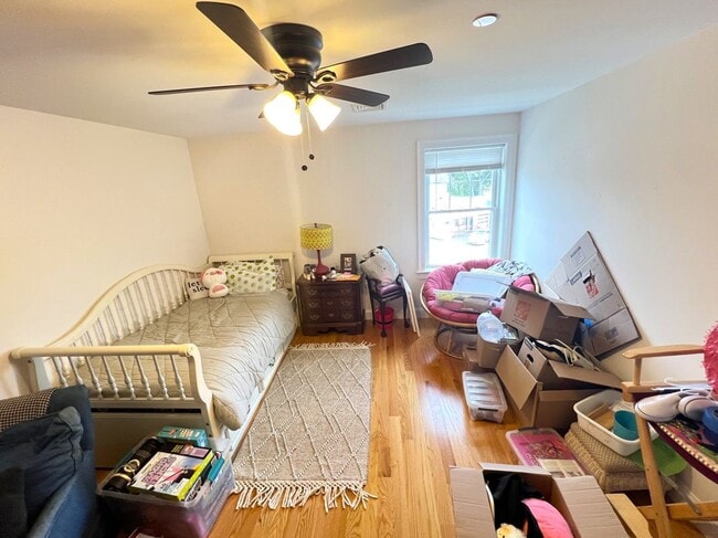 Building Photo - 489 Main St