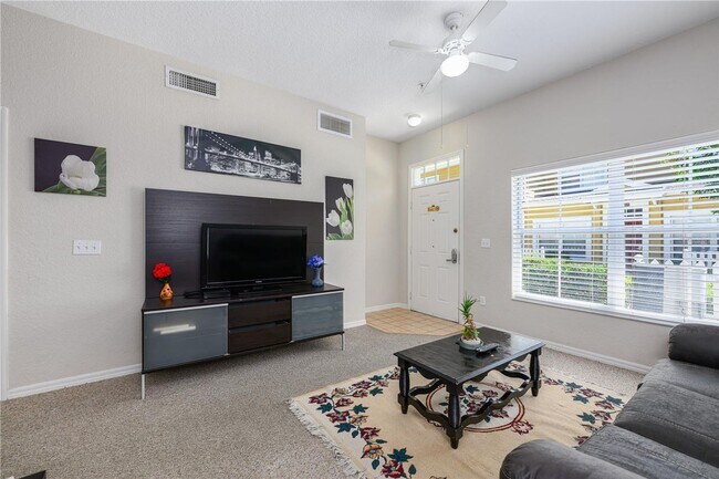 Building Photo - Condo for Lease with Resort Amenities