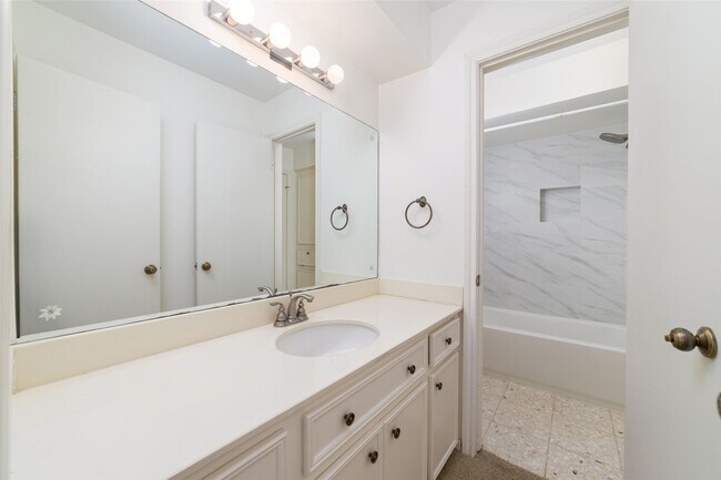 Building Photo - 11838 Riverview Dr