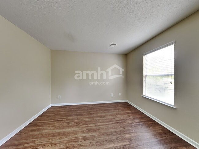 Building Photo - 515 Kingsman Ln