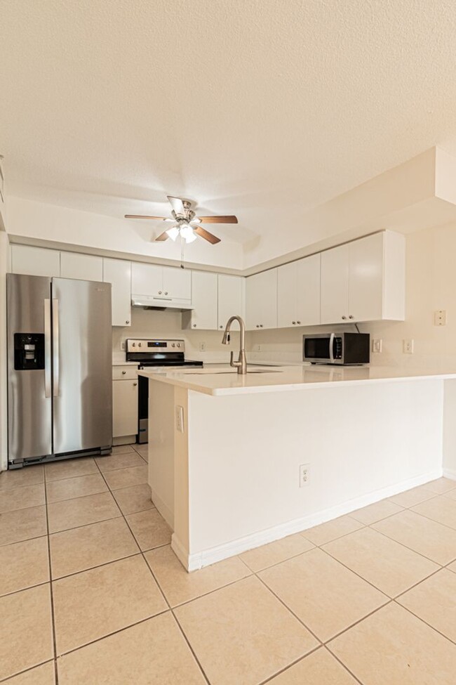 Building Photo - Stylish & Spacious 3BR Condo with Brand-Ne...