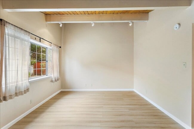 Building Photo - 1154 Otis Dr