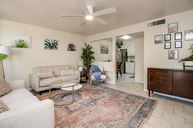 Building Photo - 3511 E Montecito Ave
