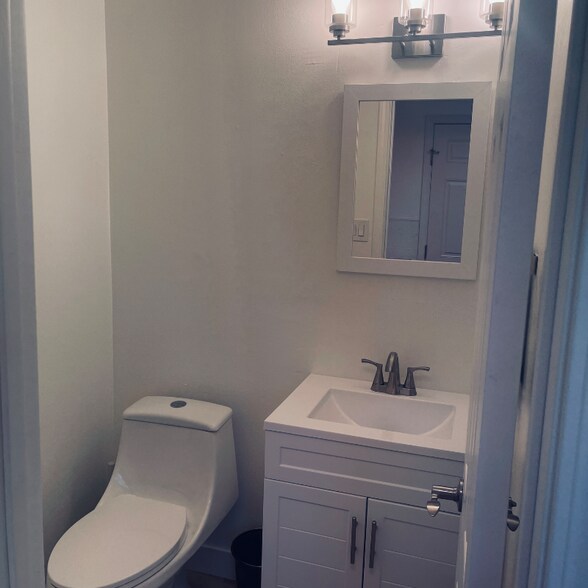 Building Photo - 1990 Benita Dr