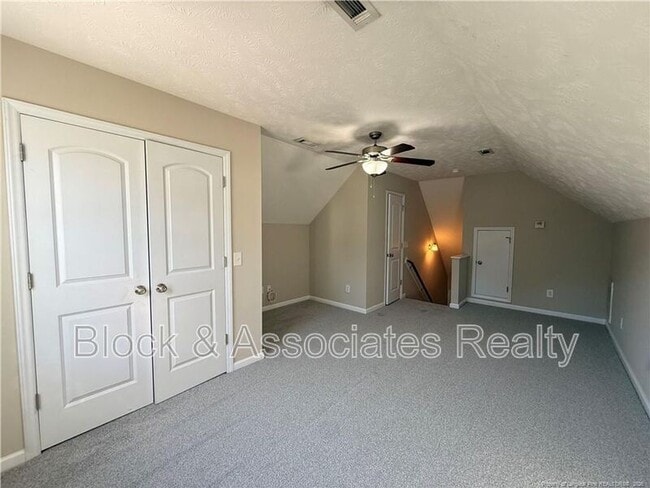 Building Photo - 402 Colonist Pl
