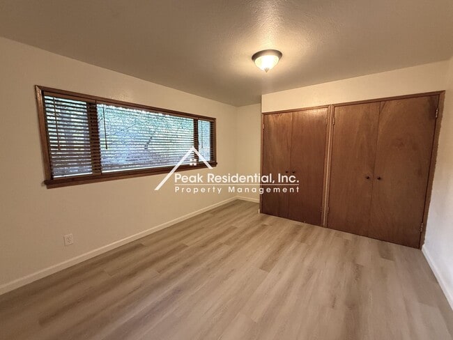 Building Photo - 1280 Grove Ct