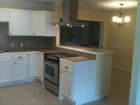 Building Photo - Central 3BR Home