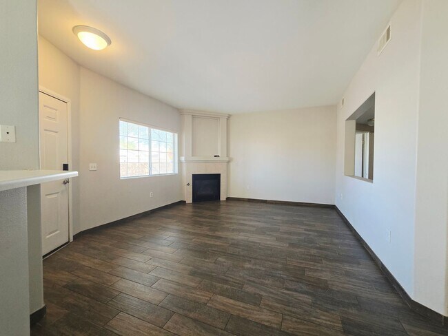 Building Photo - Gated Community Comfort – 2 Bed, 2 Bath Beauty