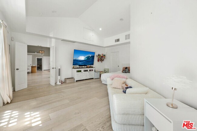 Building Photo - 3614 Malibu Country Dr