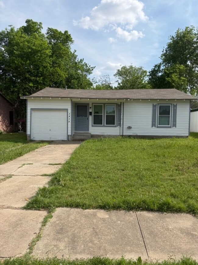 Building Photo - Charming 2-Bedroom Rental Home in South Waco with Private Fenced Backyard