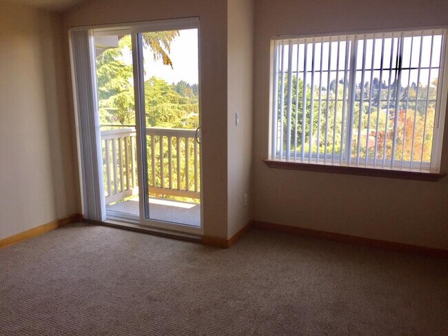 Building Photo - 3 bedroom in Seattle WA 98115
