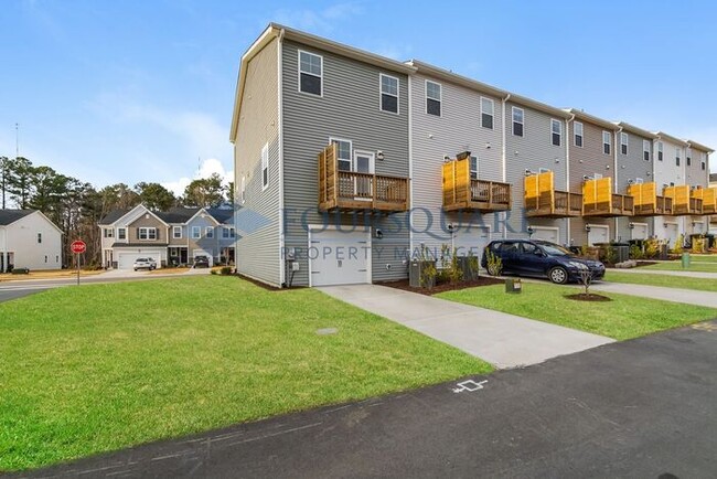 Building Photo - End Unit Town Home | 2nd Floor Back Deck |...