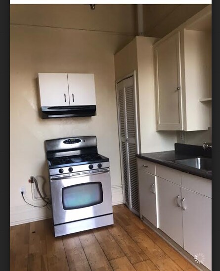 Stainless Steel oven & Gas Stove! - 848 E 15th St