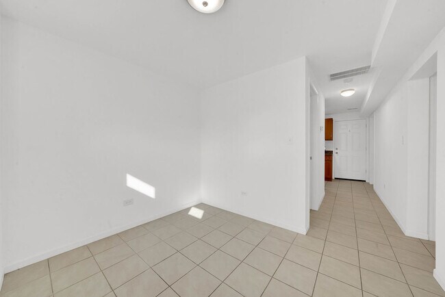 Building Photo - 5527 S Mason Ave