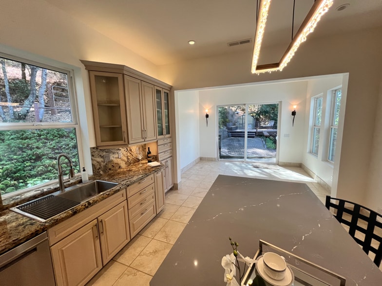 Building Photo - 14385 Gods Hill