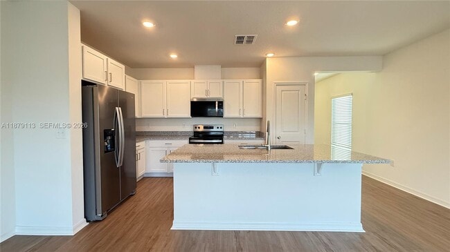 Building Photo - 410 Sequoia Dr