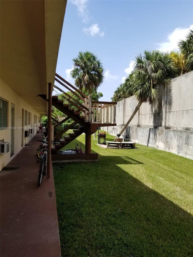 Building Photo - 280 SW 11th Ave