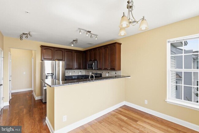 Building Photo - 9202 Charleston Dr