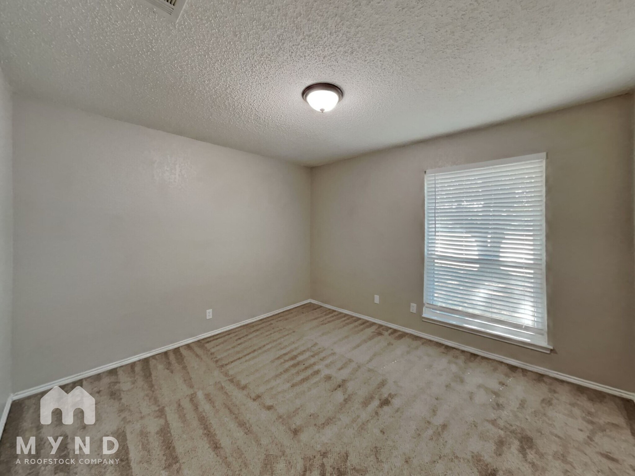 Building Photo - 3528 Park Lake Dr