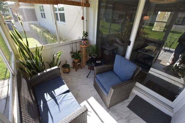 Building Photo - 2572 Emory Dr W