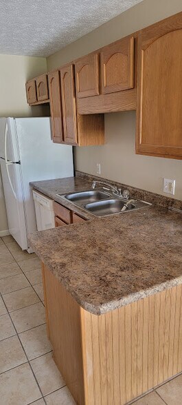 Building Photo - 61 Wedgewood Ct