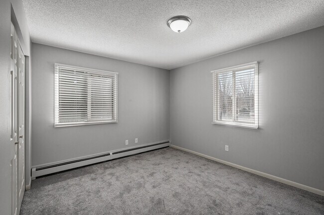 Building Photo - Rosco Apts-2720