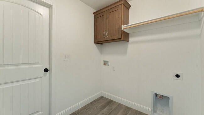 Building Photo - "Charming 3-Bed Oasis with Granite Touches & Cozy Fireplace in Bentonville!"