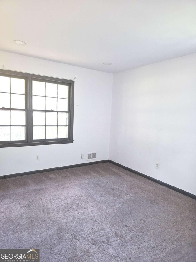 Building Photo - 490 Village Green Ct SW