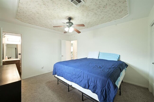 Building Photo - 1621 Kavel Dr