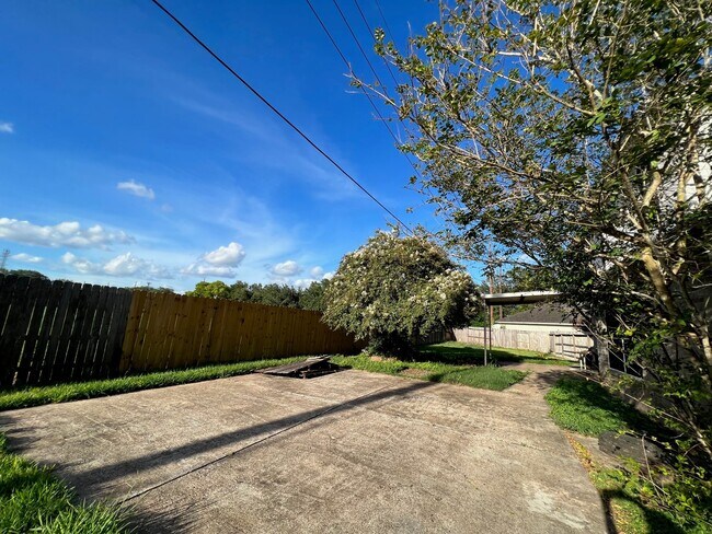 Building Photo - 1802 Hickory Hill Ct