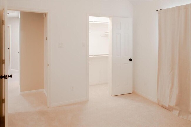 Building Photo - 410 Blossomwood Dr