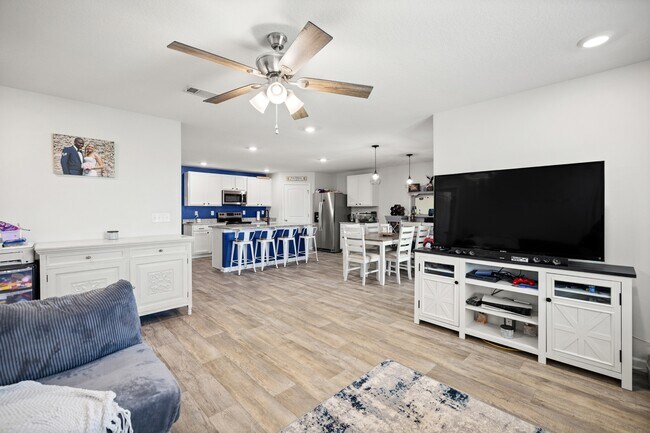 Building Photo - 1016 Limpkin St
