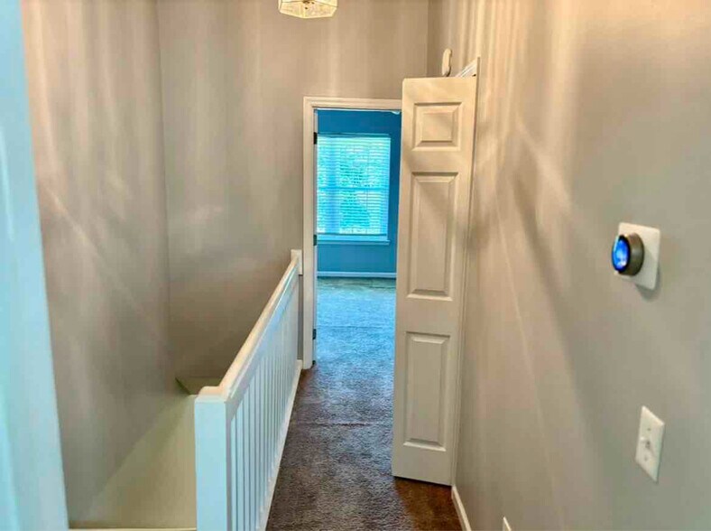 Building Photo - 7933 Shadow Oak Dr