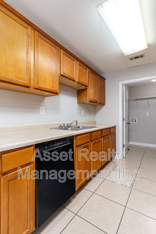 Building Photo - 4622 Ventura Dr