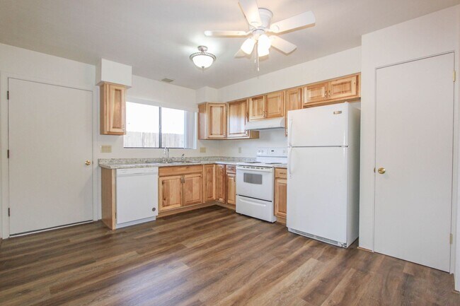 Building Photo - 635 Dameron Dr