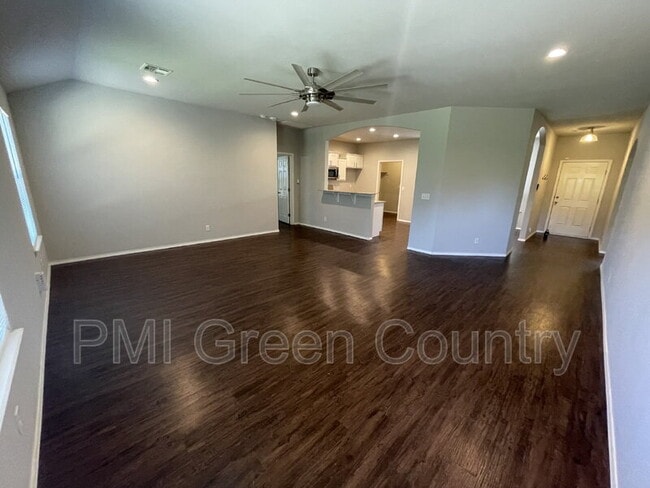 Building Photo - 14774 S Hudson Ave
