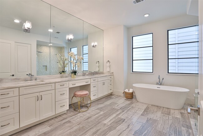 Building Photo - 4527 Graustark St