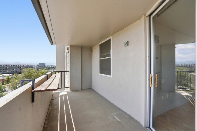 Building Photo - $1,670.95 with $300 off the first month's rent, 1 Bed - 1 Bath, Condo in Denver with Washer and D...