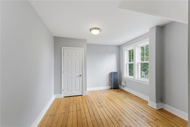Building Photo - 132 S Angell St