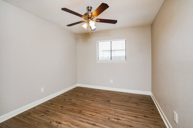 Building Photo - 17611 Ranch Country Rd