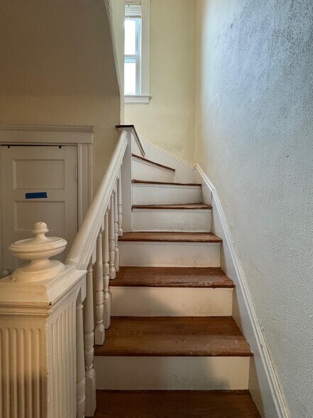 Building Photo - 22 Spencer Ave