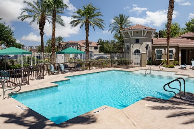 Building Photo - Ground floor one bedroom in luxury gated S...