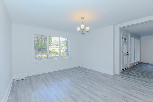 Building Photo - 1026 Lynhurst Dr SW