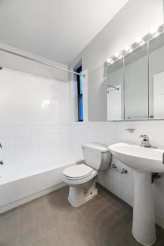 Building Photo - 117 First Avenue