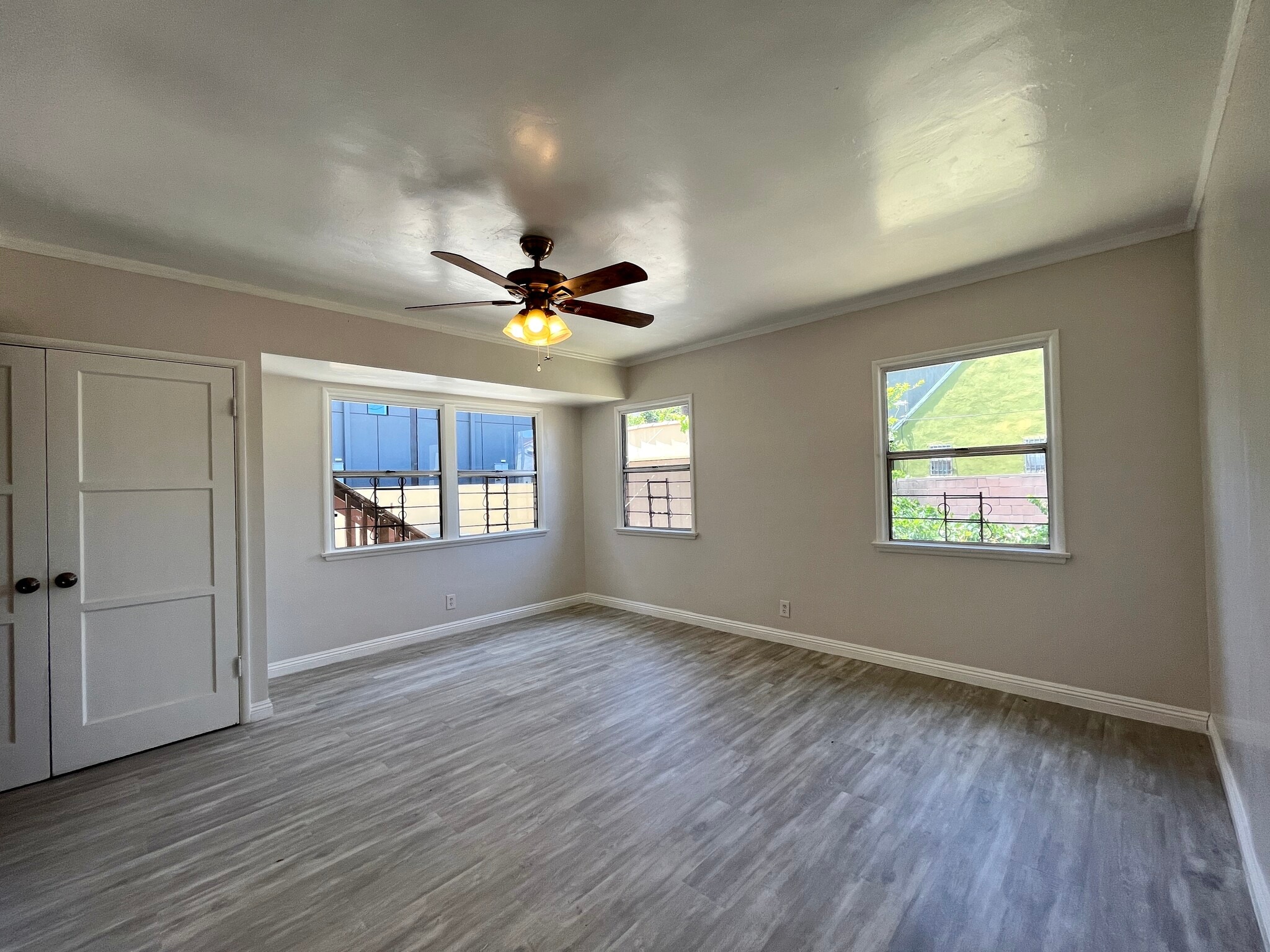 Primary bedroom - 1807 S Redondo Blvd